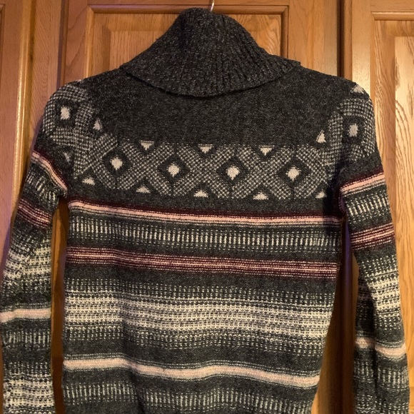 Women’s sweater size small - Picture 2 of 6
